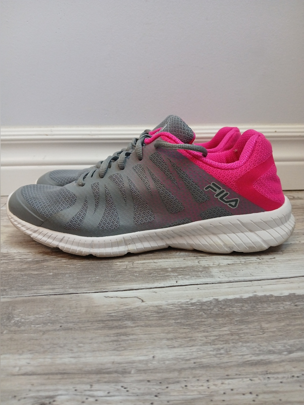 FILA Memory Finition Running Shoes Grey Pink Women’s 10 Sneakers